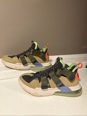 Nike Air Edge 270 Parachute Beige Size 10